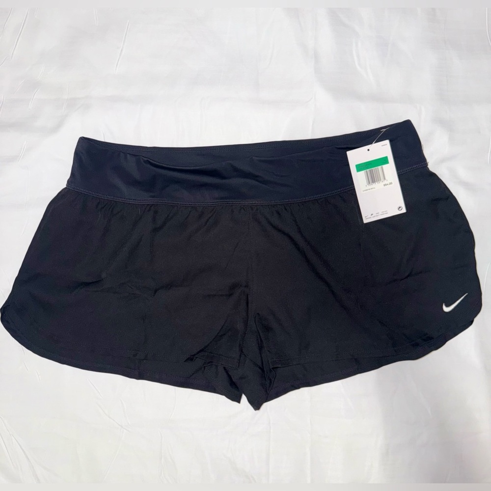 69 NWT NIKE WOMEN’S SHORT SIZE XL